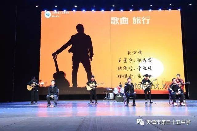 **中国女孩哈佛毕业礼演讲获全场欢呼：跨文化交流与个人成长的闪耀时刻**